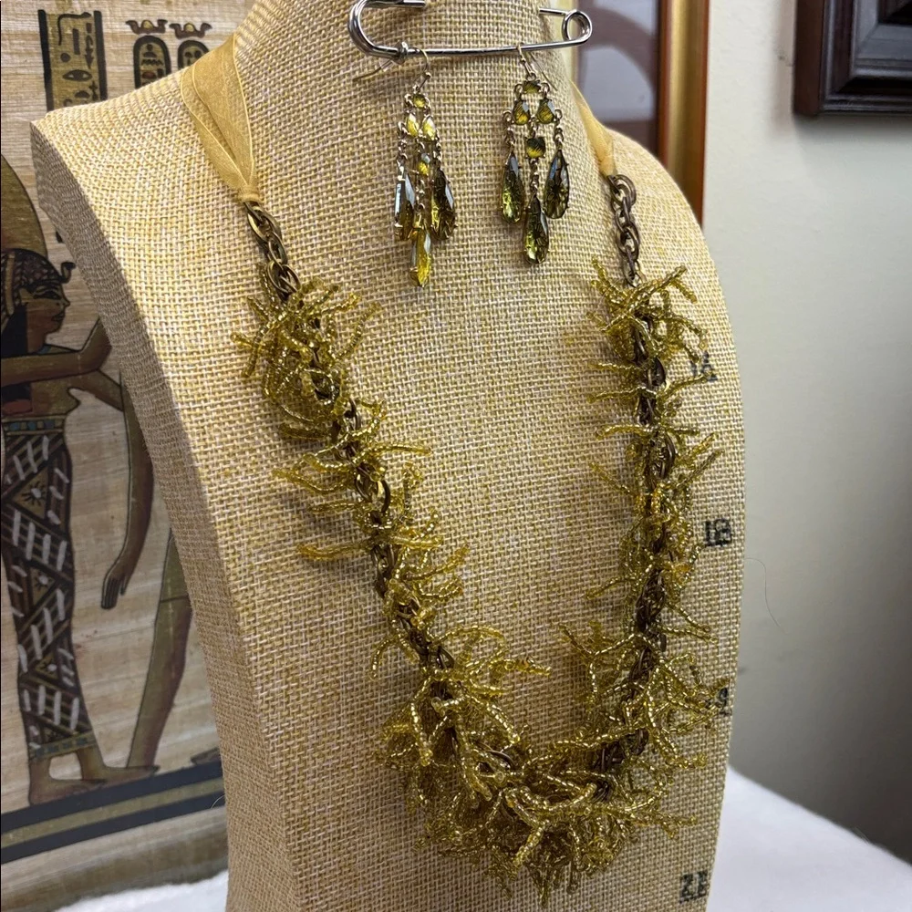 Gold Beaded Jewelry Set - Picture 6 of 8